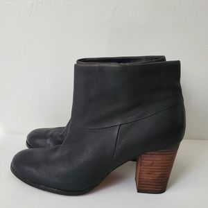 Cole Haan Womens Blk Cassidy Leather Heeled Ankle Boots, 8.5 but they run like 8